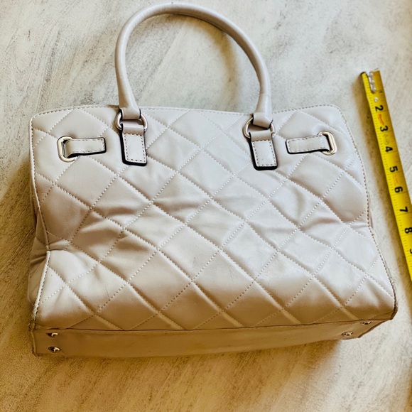 White Michael Kors Quilted Bag / Purse, 14Wx10H - Picture 4 of 8